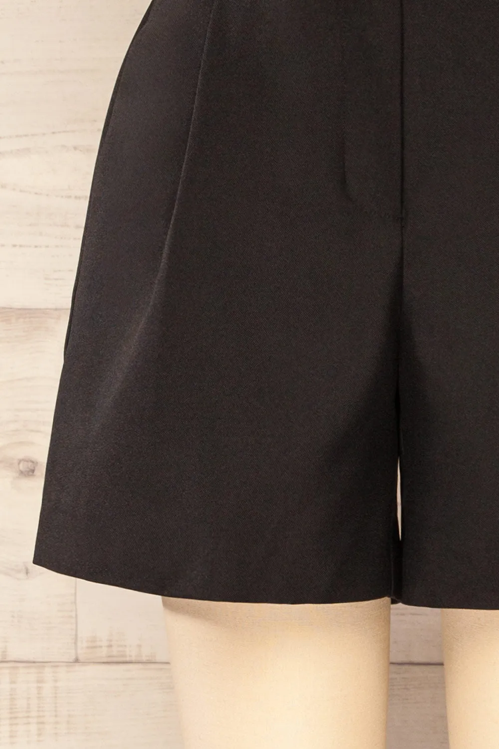 Kunga Black | High-Waisted Shorts w/ Pockets