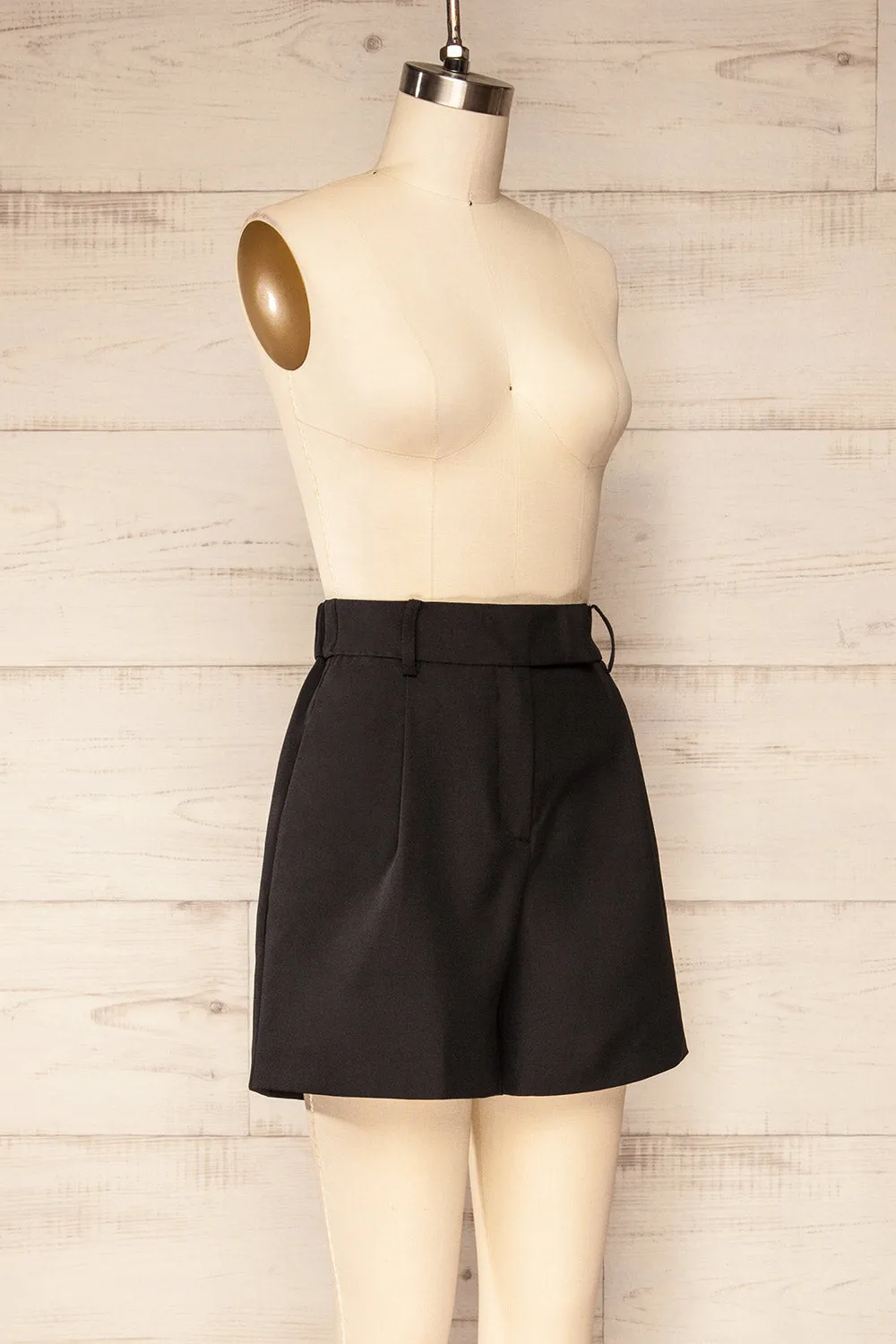 Kunga Black | High-Waisted Shorts w/ Pockets