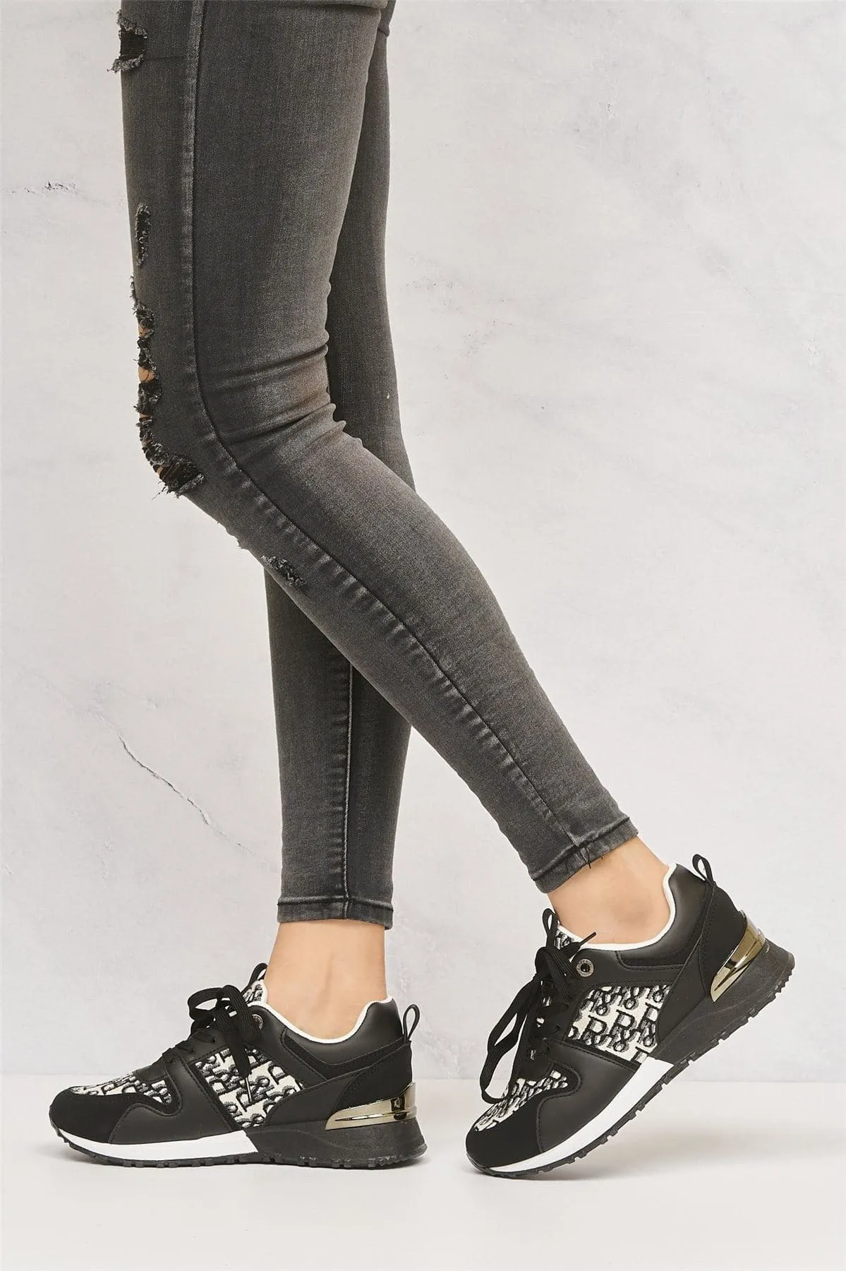 Mi Amor D-Logo Lace Up Trainer in Black