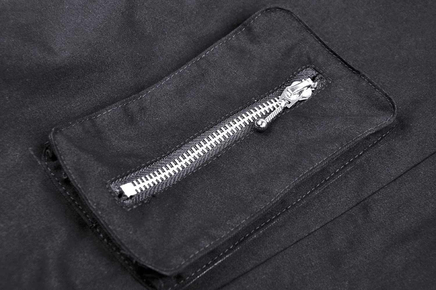 Urban-Style Black Cargo Pants with Spacious Pockets