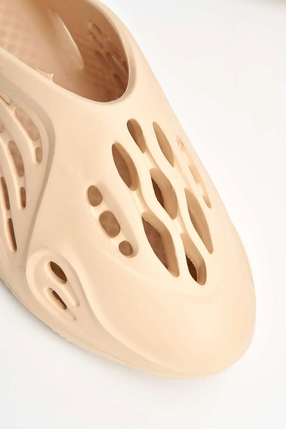 Xavi Foam Slip On Trainer in Bone